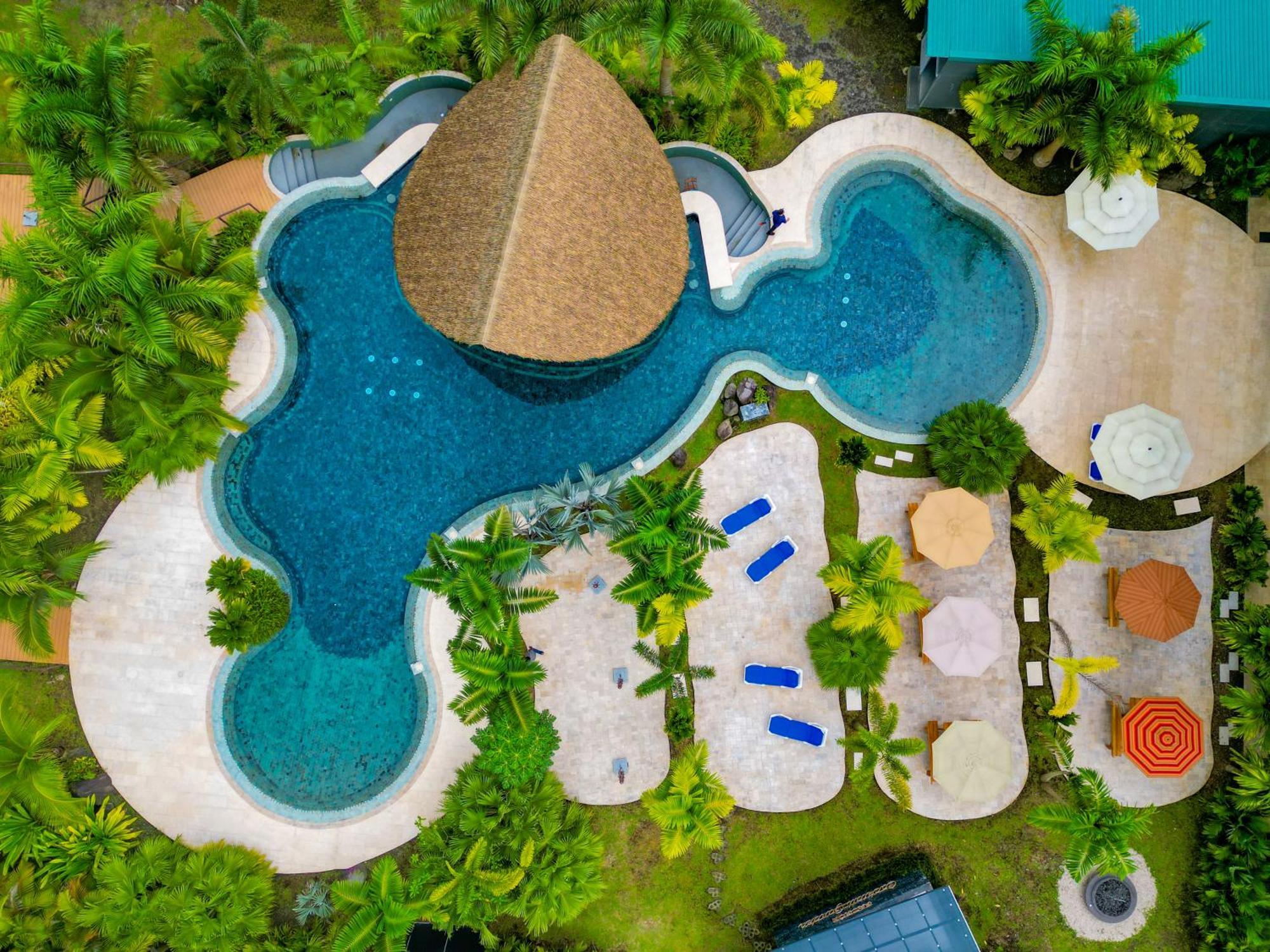 Arenal Backpackers Resort La Fortuna Exterior foto Aerial view of the resort